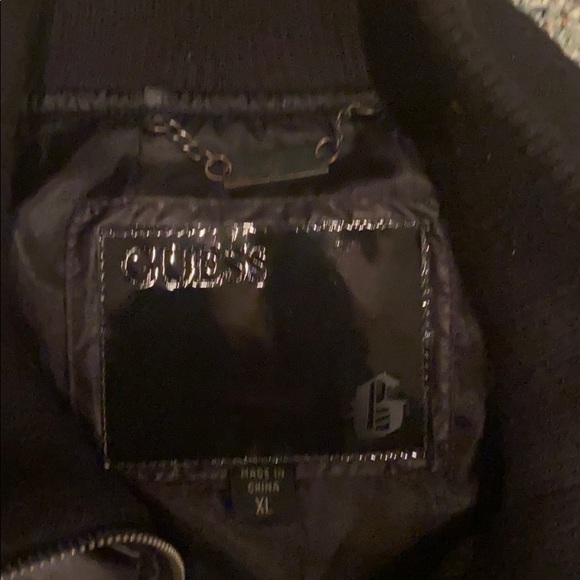 Men’s guess puffer vest - Picture 2 of 2